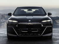 BMW 7シリーズ 新型 、上下2分割ライト採用…欧州発表 画像