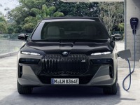 BMW 7シリーズ 新型、「M」は571馬力のPHV…欧州設定へ 画像