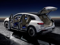 メルセデスベンツ『EQS SUV』に最新「MBUX」、幅1410mmの大型ディスプレイ採用 画像
