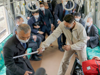 電車内で凶器を持った暴漢が大暴れ---京王が対処訓練を実施 画像