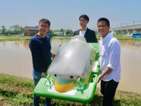 HALの学生がデザインした「アイガモロボ」初公開…水田を自律航行する抑草ロボット 画像