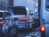 渋滞中に「おしっこ漏らしちゃった」、子連れドライバーの過半数が経験 画像