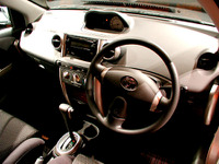 【トヨタ『ist』発表】個性がほんとに“光る”インテリア 画像