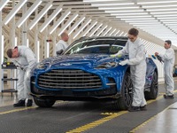 世界最強SUVを標榜、707馬力のアストンマーティン『DBX』…生産開始 画像