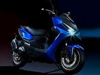 キムコ、軽二輪スポーツスクーター『KRV180TCS』を日本市場投入…価格は52万8000円 画像