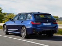BMW 3シリーズ ツーリング 改良新型、「カーブドディスプレイ」初採用…欧州発表 画像