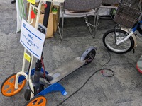 電動キックボードのワイヤレス給電スタンドが持ち運び可能に…リード 画像