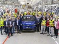 VWの最量販EV『ID.4』…電動車専用の新工場でも量産開始 画像