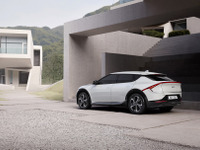 キア『EV6』デザイン発表 EV専用プラットフォーム採用の新型クロスオーバー 画像