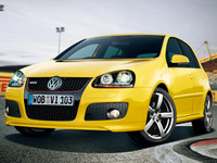 【東京オートサロン09】ピレリ、ガヤルド LP560-4 や ゴルフGTI など展示 画像