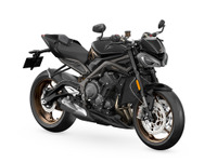 トライアンフ ストリートトリプルRS、カーボンブラックの限定モデルを発売 画像