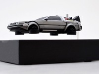 磁力で浮上する「デロリアン・タイムマシーン」、1/43スケールモデル発売へ 画像