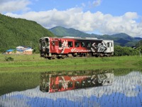 京都鉄博に「隼ラッピング列車」…スズキ・ハヤブサも3世代が集合　7月1-18日 画像