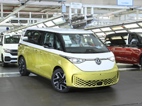 フォルクスワーゲンの新型EVミニバン『ID.Buzz』、生産開始 画像