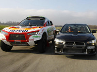 三菱のペテランセル選手、2台のランサーを比較試乗 画像