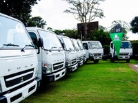 三菱ふそう、アフリカ・ジンバブエの食品メーカーに小型トラック『キャンター』250台を納入 画像
