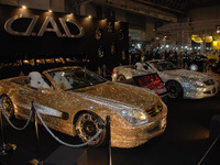 【東京オートサロン09】黄金のベンツ、装飾代はなんと4000万円！ 画像