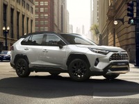 トヨタ RAV4、インパネを大幅変更---欧州2023年型 画像