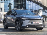 トヨタの新型EV『bZ4X』、欧州でもリース販売オプション…「KINTO」通じて 画像