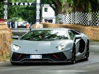 ランボルギーニ アヴェンタドール、電動化なしの最終モデル…グッドウッド2022ヒルクライムに登場 画像