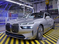 BMW 7シリーズ 新型、EV版『i7』の生産も開始 画像