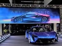 マクラーレン アルトゥーラ 日本上陸、ギタリスト MIYAVI が盛り上げた 画像