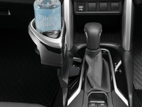 カローラクロス専用設計ドリンクホルダー発売、センターコンソール設置でエアコンを遮らない 画像