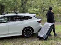 着脱できるルーフボックス、タイヤも付いて移動可能　カーメイト 画像