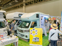 かわいいカラーリング、でもハイゼットがベースの本格キャンピングカー 画像
