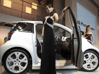 【東京オートサロン09】写真蔵…トヨタ iQ フォトセッション 画像