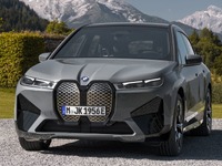 BMWの新世代電動SUV『iX』に619馬力の「M60」登場 画像