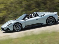 マセラティのスーパーカー、ガラスルーフの色が変わる…『MC20チェロ』を米国で公開予定 画像