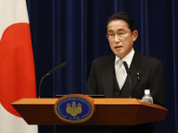岸田首相も夏休み中にコロナ感染、内閣支持率も急落［新聞ウォッチ］ 画像