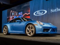 ポルシェの新車、オークションで新記録…映画『カーズ』のサリー仕様が360万ドル 画像