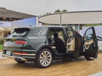 車内がギャラリー、ベントレー『ベンテイガ』を名車のアートでカスタマイズ 画像