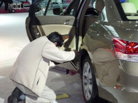 【デトロイトモーターショー09】やっぱりいたこんな人…スパイ？ 画像