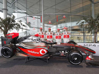 マクラーレン メルセデス MP4-24 を発表…ニューマシン 画像