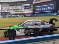 1200馬力ドリフトマシンがZOZOマリン球場に爆音、プロ野球始球式に登場 画像