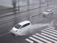 道路が冠水! そのときクルマが走れる水深は?【カーライフ 社会・経済学】 画像