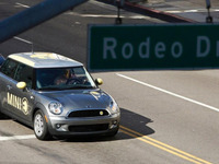 MINIの電気自動車、NY市の路上パトロール車に 画像