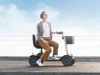 近距離モビリティWHILL、歩道を走れるスクーター型新モデル発売 画像