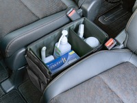 ミニバン車内の小物を整理、ウォークスルー収納ボックス発売…サンワサプライ 画像