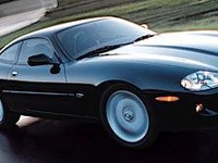 ジャガー『XK8』の広告、当局から厳重注意 画像