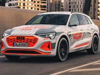 アウディのEV『e-tron』に改良新型、新デザイン採用…プロトタイプ発表 画像