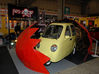 【東京オートサロン09】写真蔵…レッドゾーン ひよこ姿の三輪車 画像