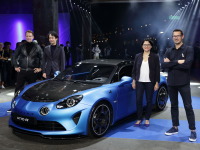 アルピーヌCEO「A110の生産は2026年まで続ける」　究極の『R』を日本で初公開した理由 画像