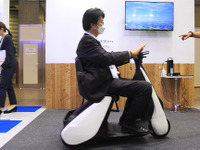 3輪BEV「C+walk」座り乗りタイプ、ジェイテクトが公開…国際福祉機器展2022 画像