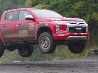 三菱「ラリーアート」復活にファン歓喜!過酷な1700kmを駆け抜ける『トライトン』の底力を味わった 画像