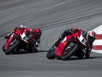 ドゥカティ、最もレーシングバイクに近い量産車『パニガーレV4 R』発表…240馬力 画像