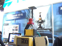 【カーエレ09】トプコンの“走る測量機” 画像